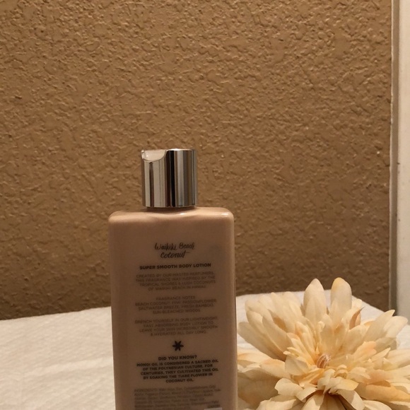 NWT Bath & Body Works Waikiki Beach Coconut with Tahitian Monoi Oil Lotion - Picture 6 of 6